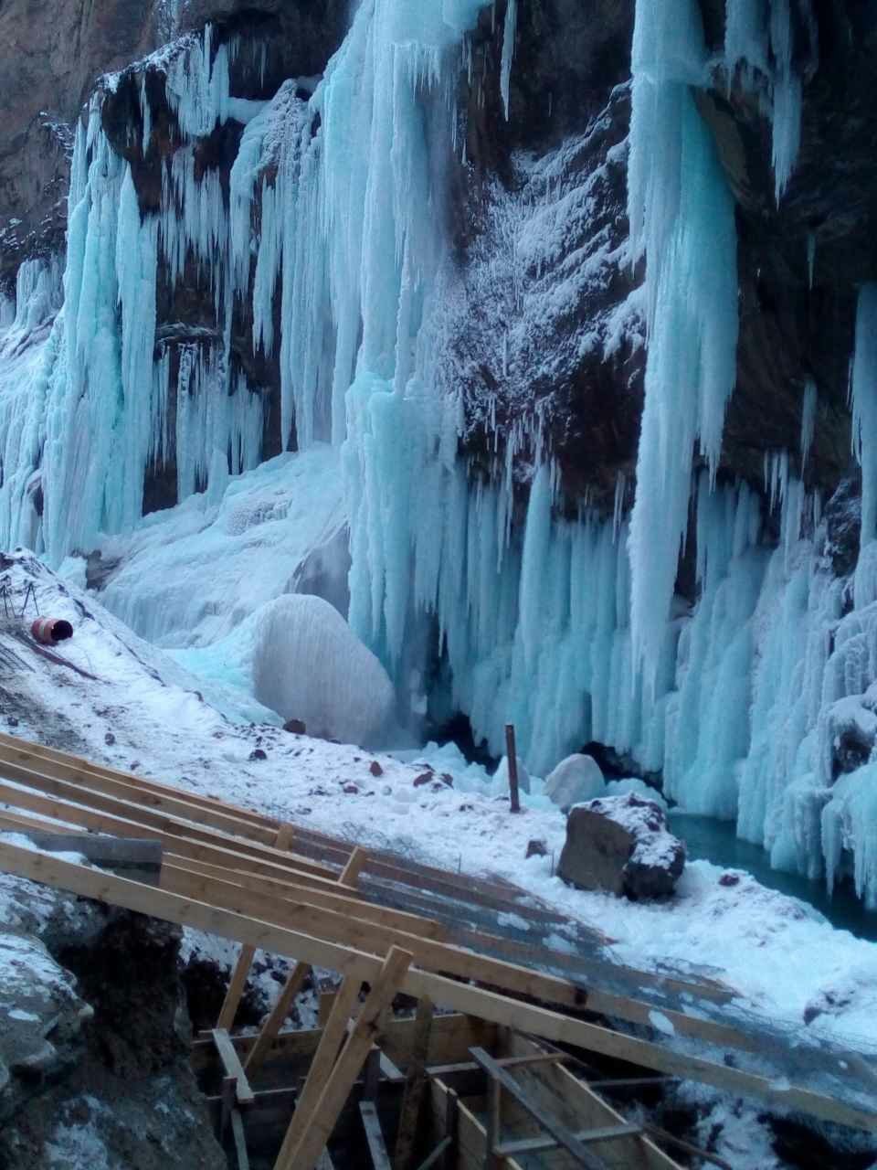 Замерзшие Чегемские водопады