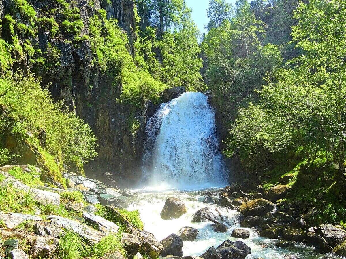 Корбу водопад горный Алтай