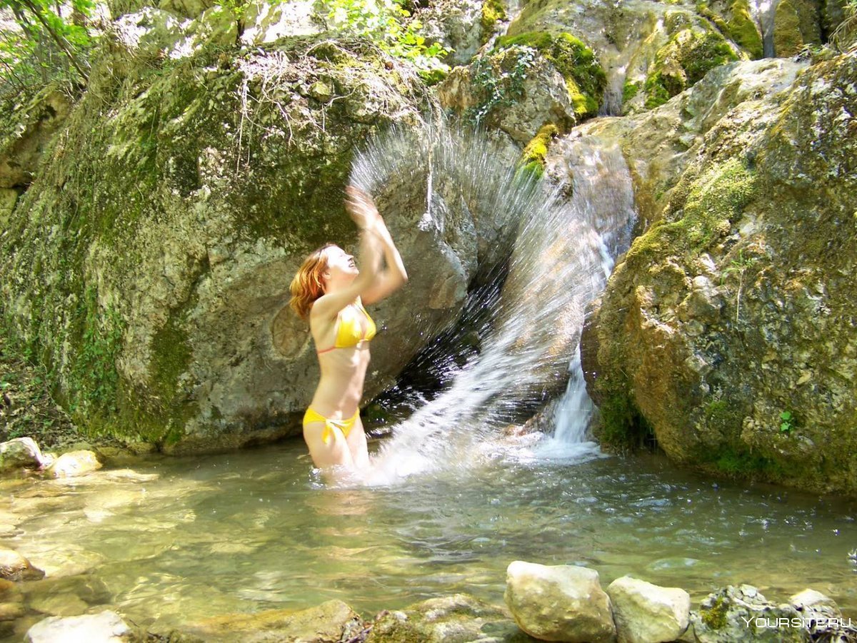 Купаться в водопаде