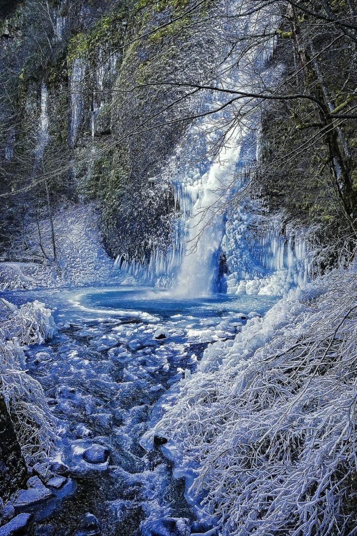 Клоковский водопад зимний