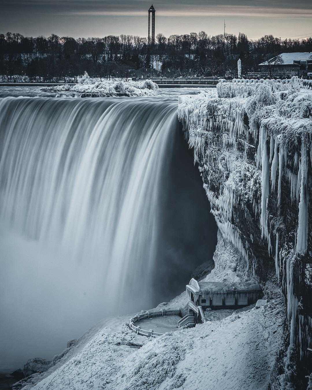 Ниагарский водопад замерз