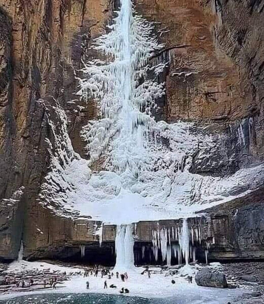 Ледяной водопад в Китае