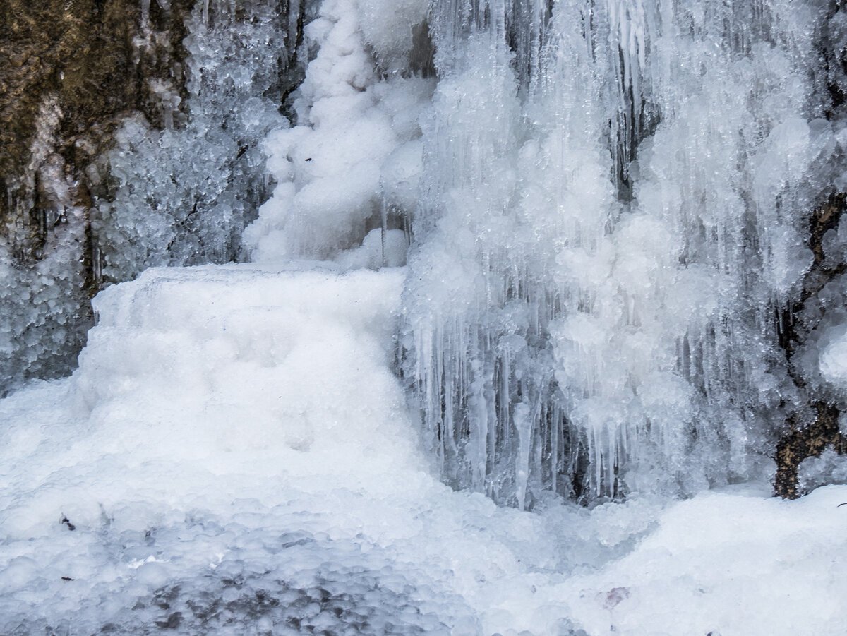 Шумак водопад ледяной