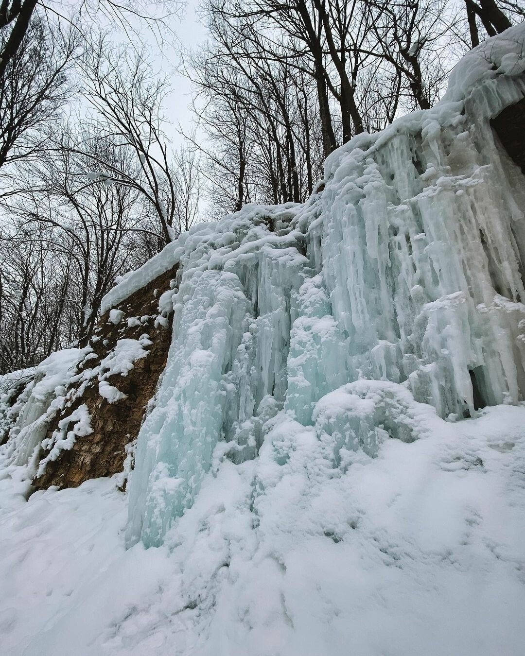 Замерзший водопад