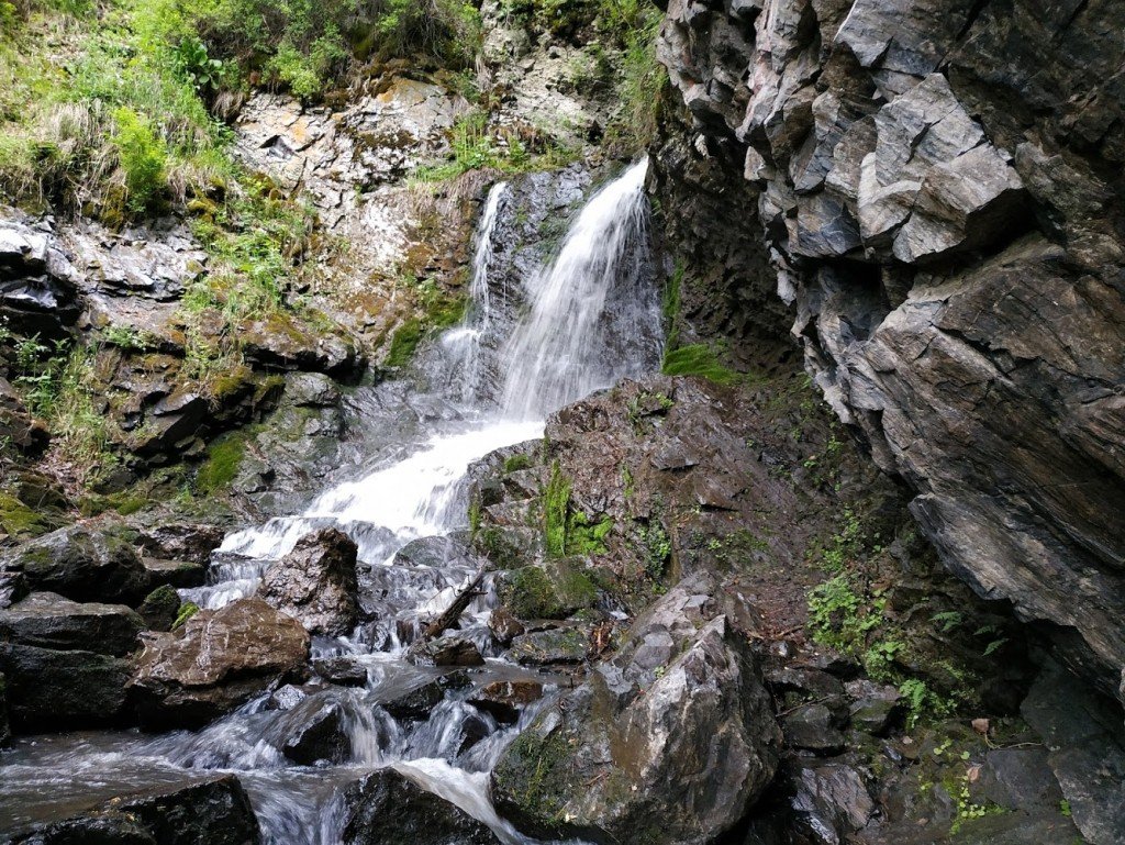 Черемшанский водопад горный алтай