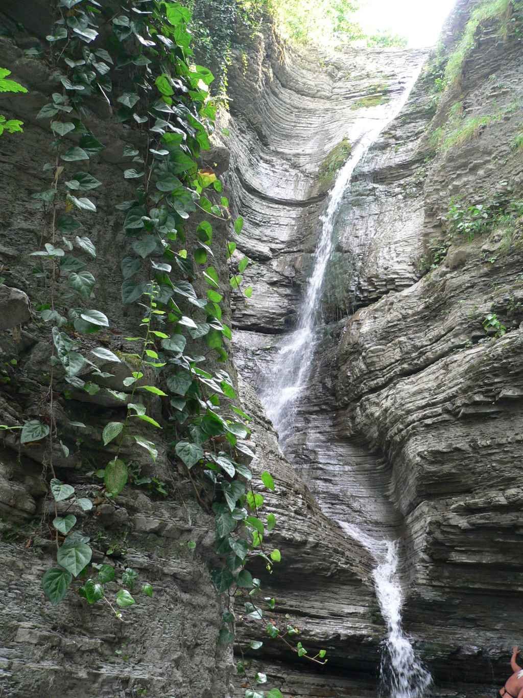 Водопад Шапсуг в Сочи