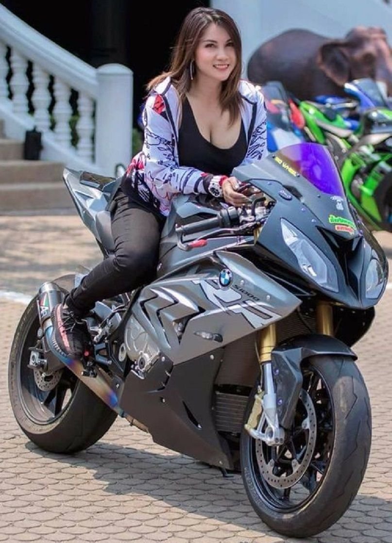 BMW s1000rr girl