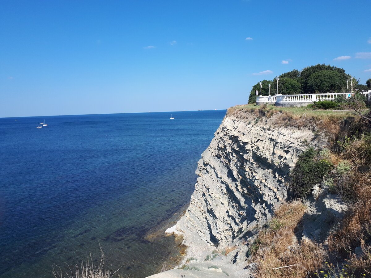 Дикий пляж Круча Геленджик