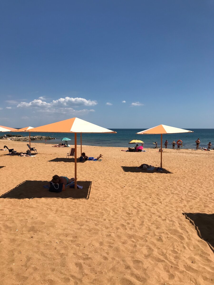 Пляж золотые Пески в Феодосии