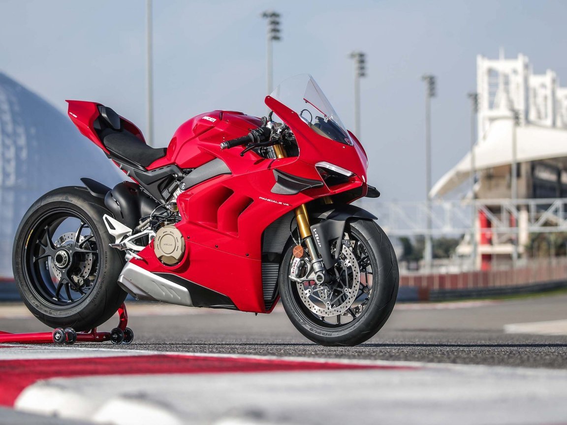 Мотоцикл Ducati Panigale v4