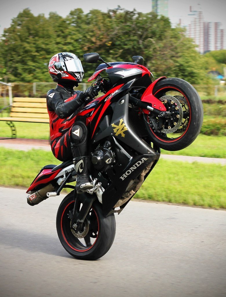 Стант на Honda cbr1000rr