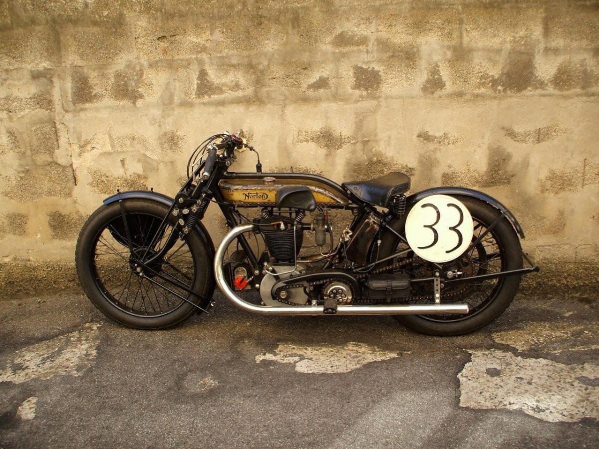 Ретро мотоцикл Bobber
