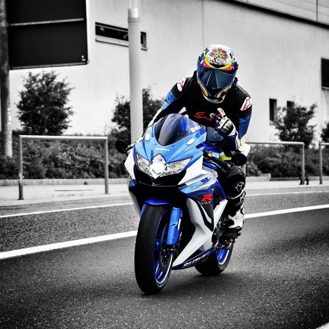 Спортивный мото Suzuki GSX r750