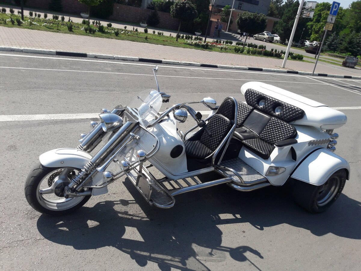 Трайк с коробкой автомат