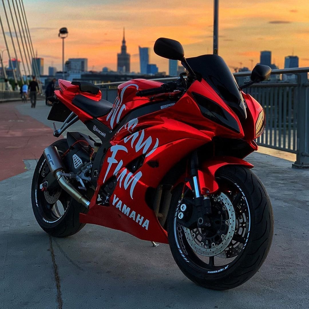 Yamaha r6 Red