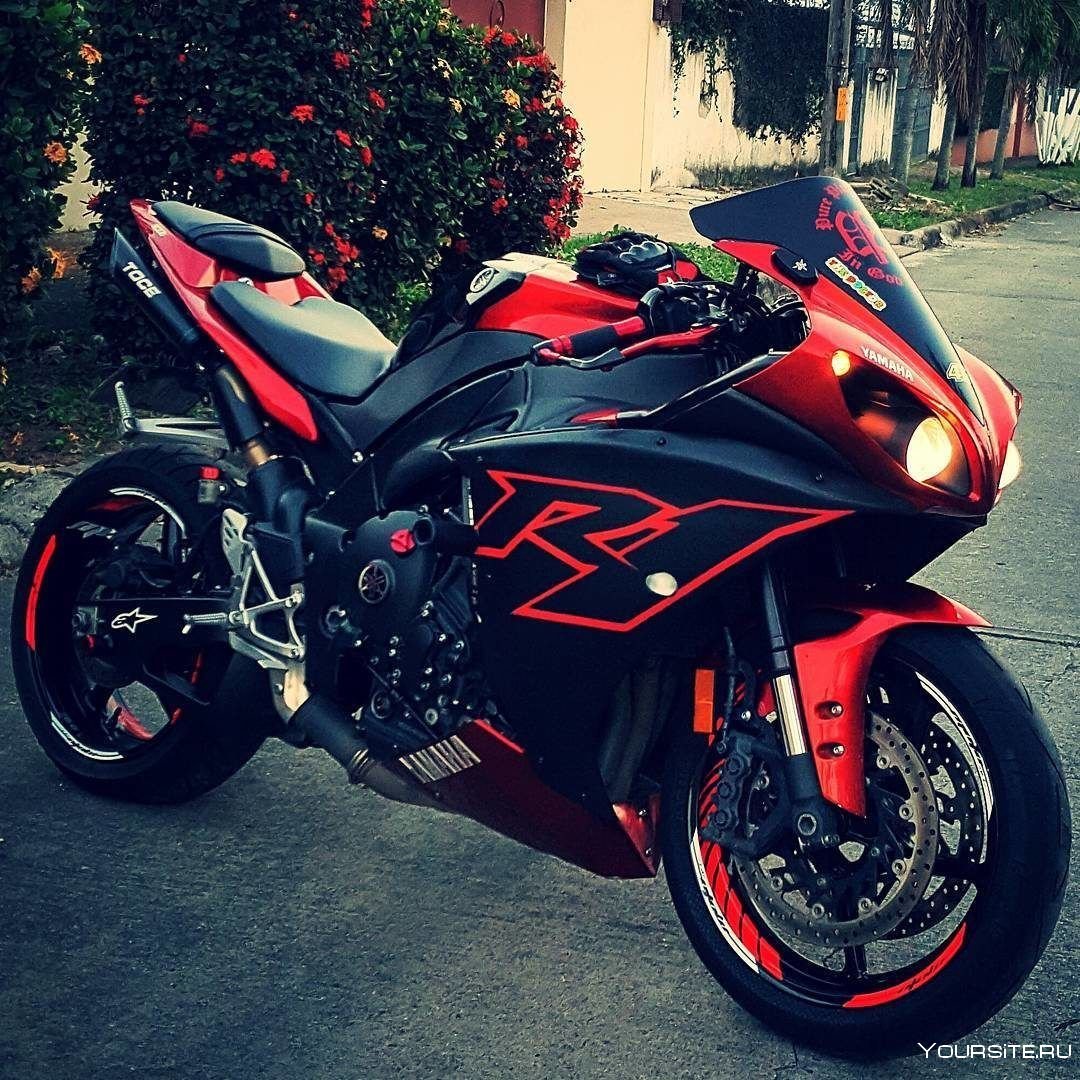 Yamaha YZF-r1 красный