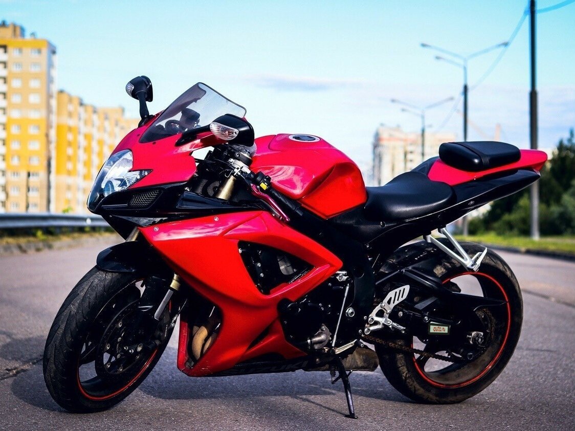 Suzuki GSXR 600 красный