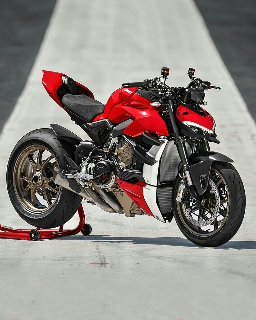 Ducati Streetfighter v4