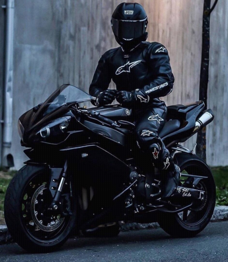 Yamaha r1 Biker