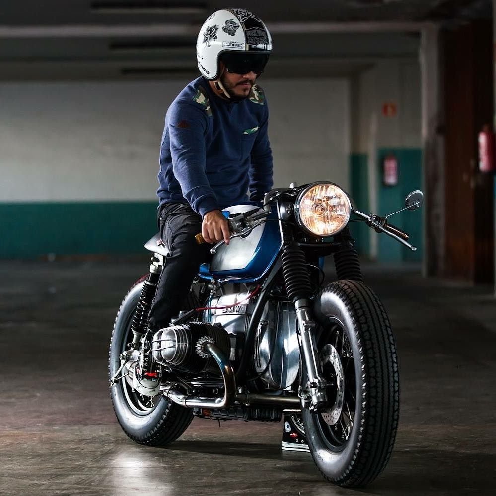 BMW r100 Cafe Racer с человеком