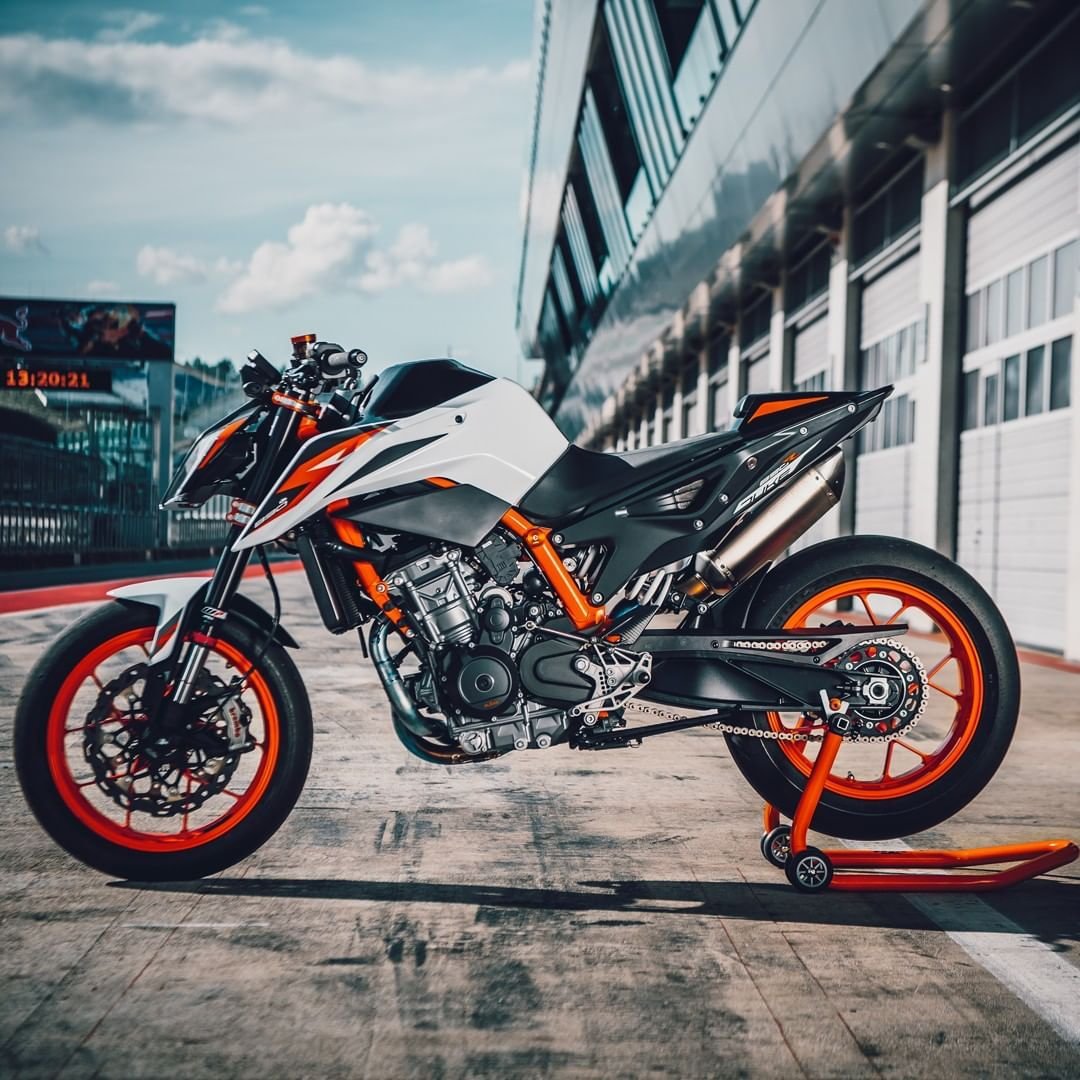 KTM 890 Duke r