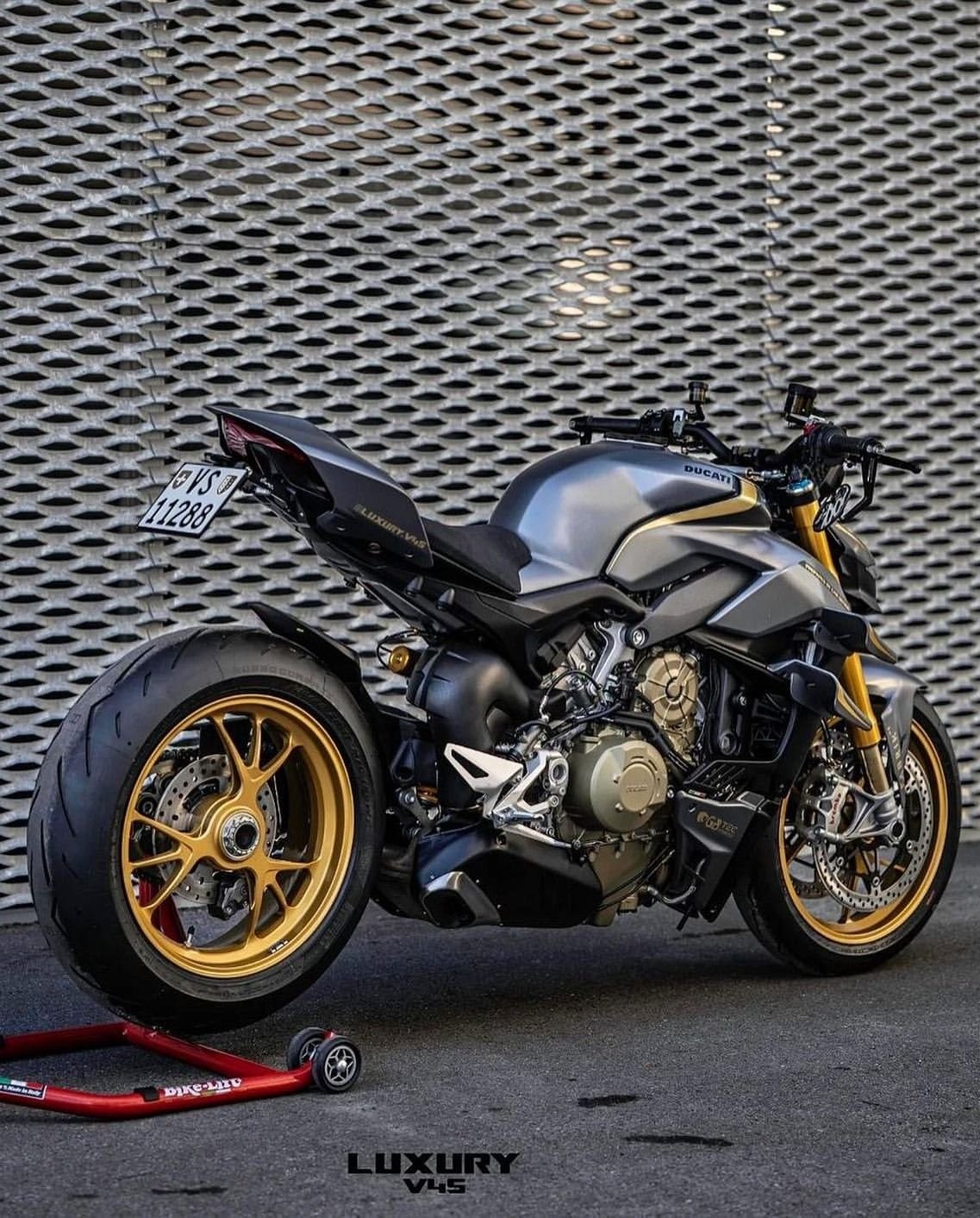 Ducati Panigale v4 черный