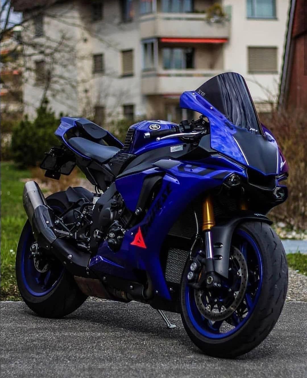 Спортбайк Ямаха r1