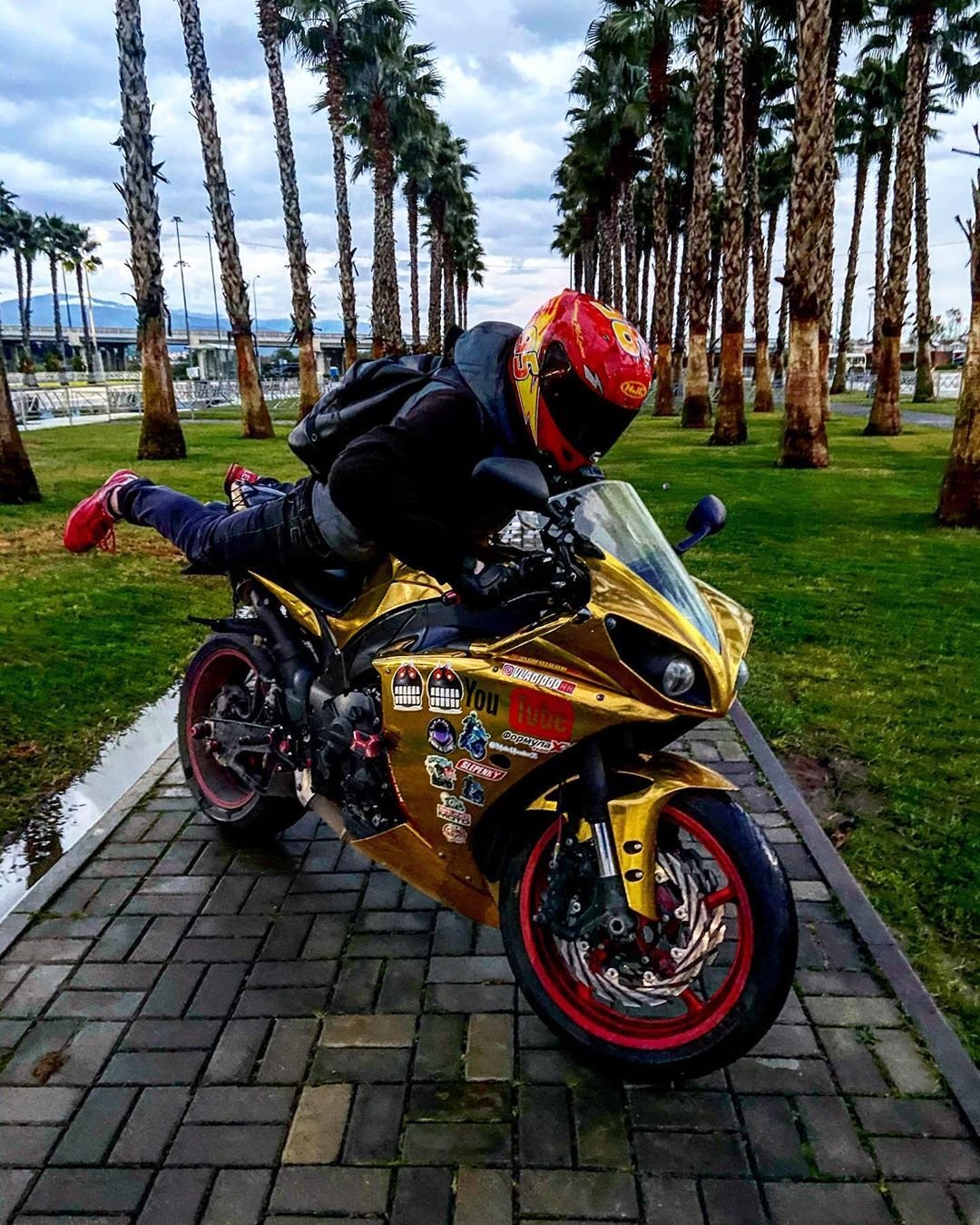 Золотая Yamaha r1 Diablo