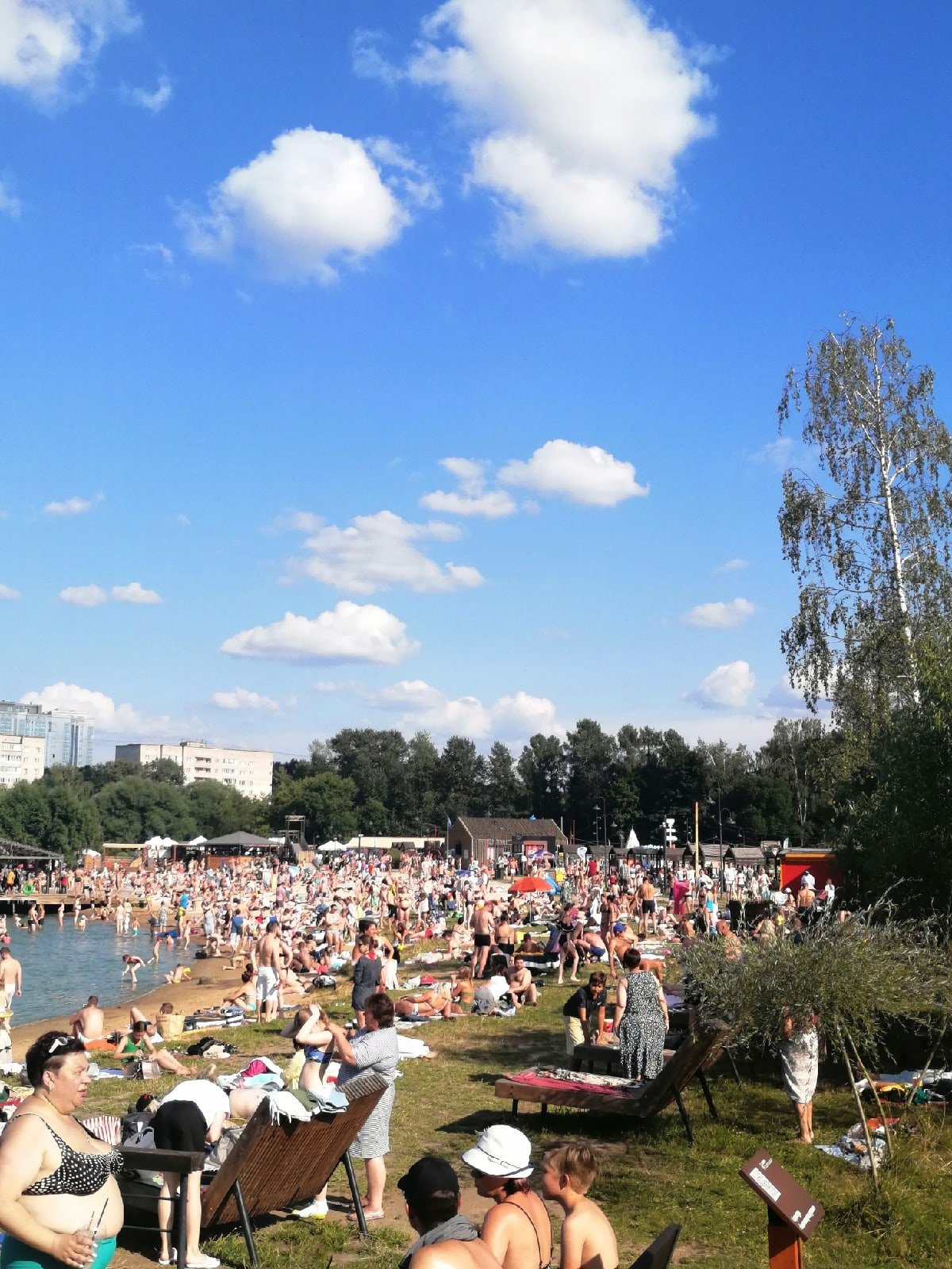 Пляж на озере