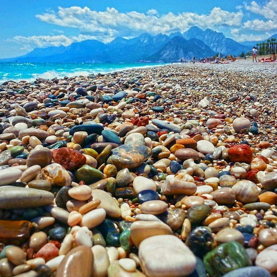 Пляж стеклянных камней