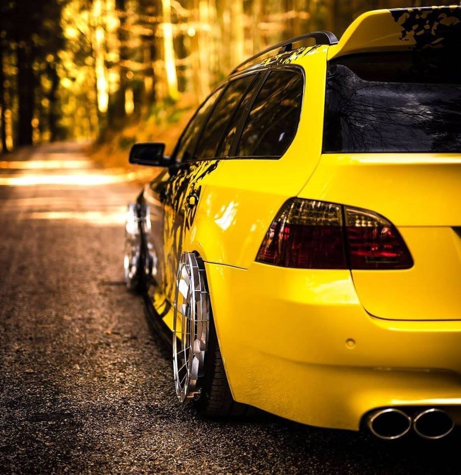 BMW e60 Tuning желтая
