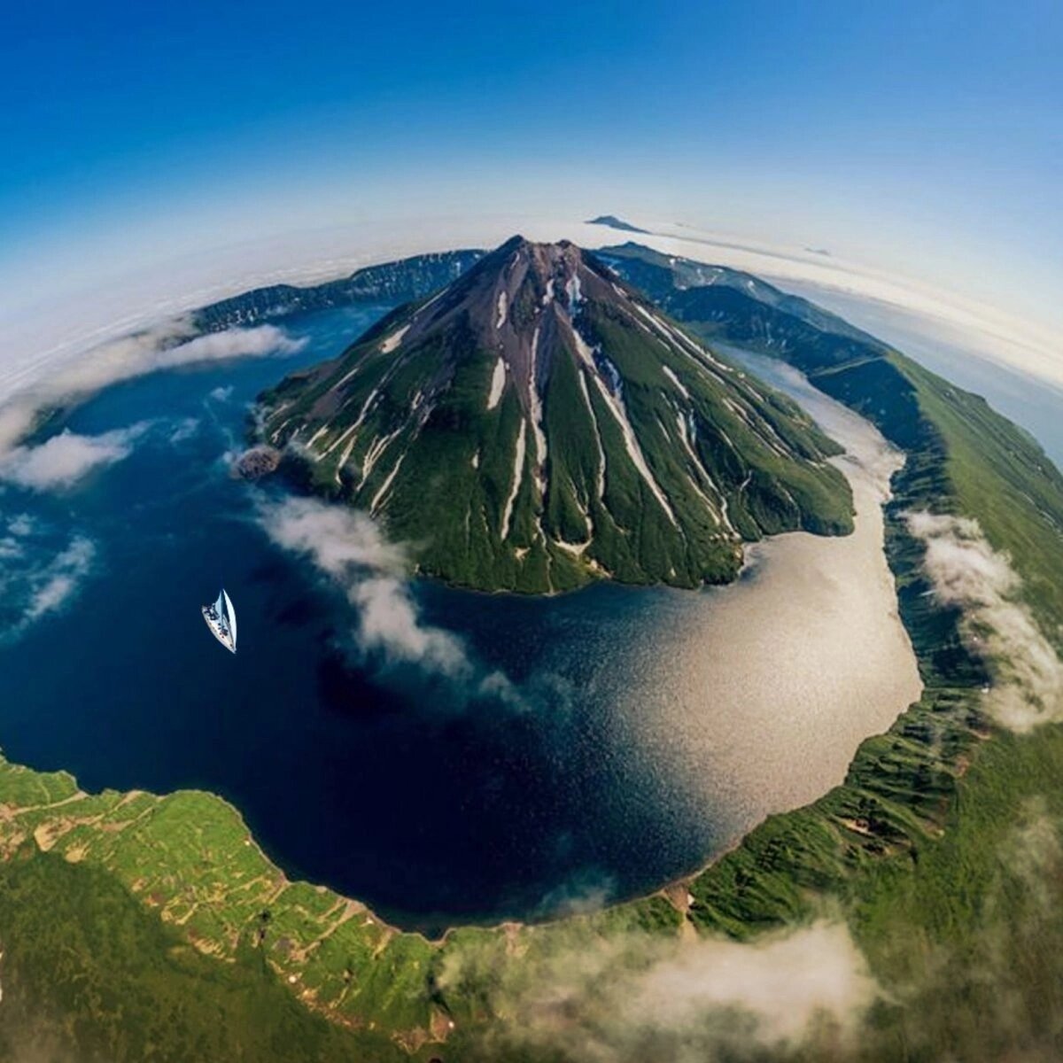Вулкан Креницына, Курильские острова