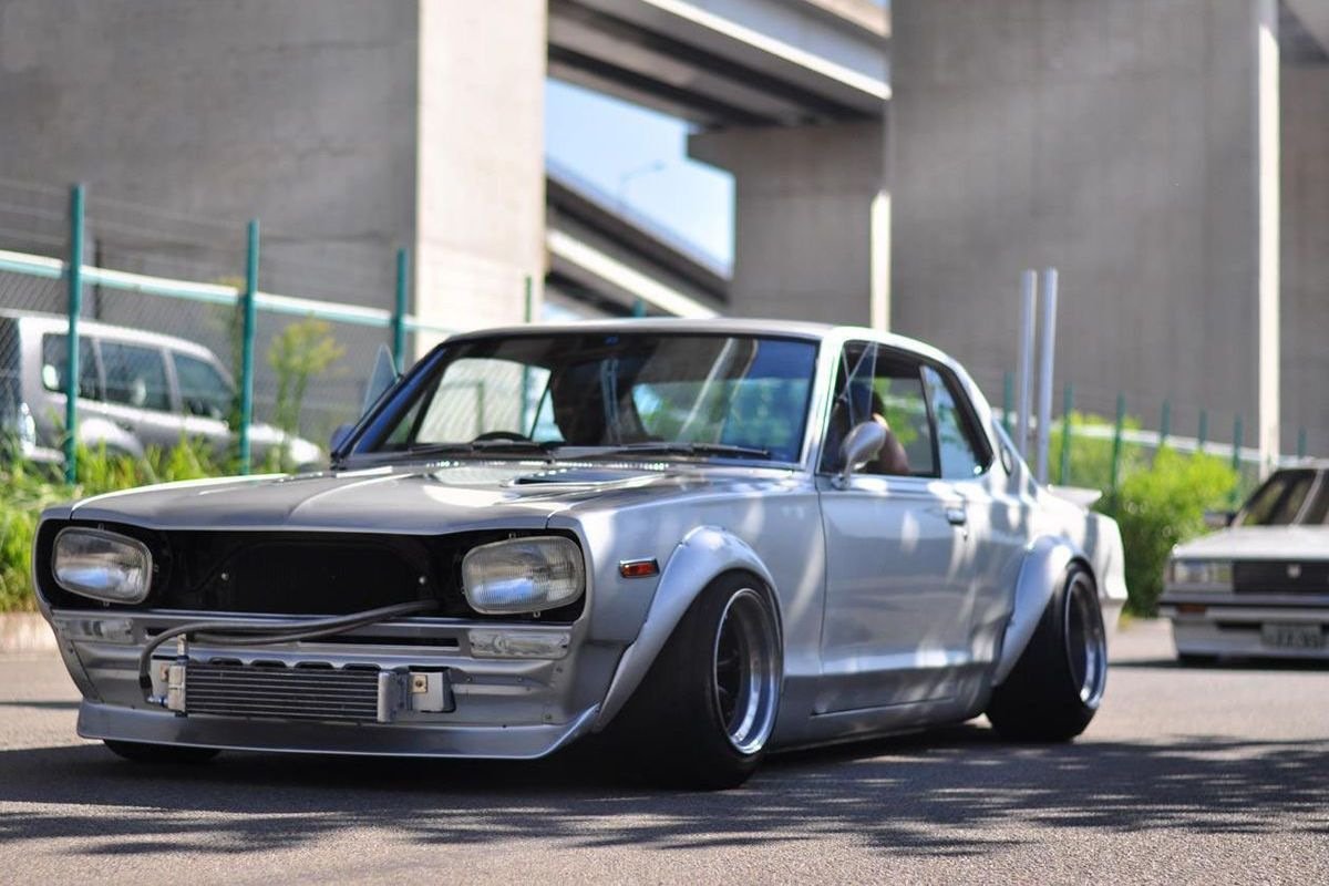 Nissan Skyline 2000 stance