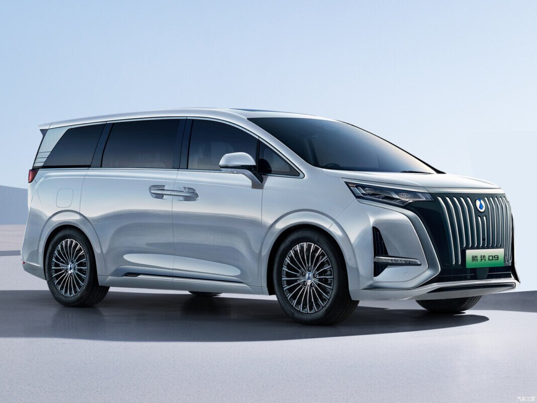 BYD минивэн Denza d9