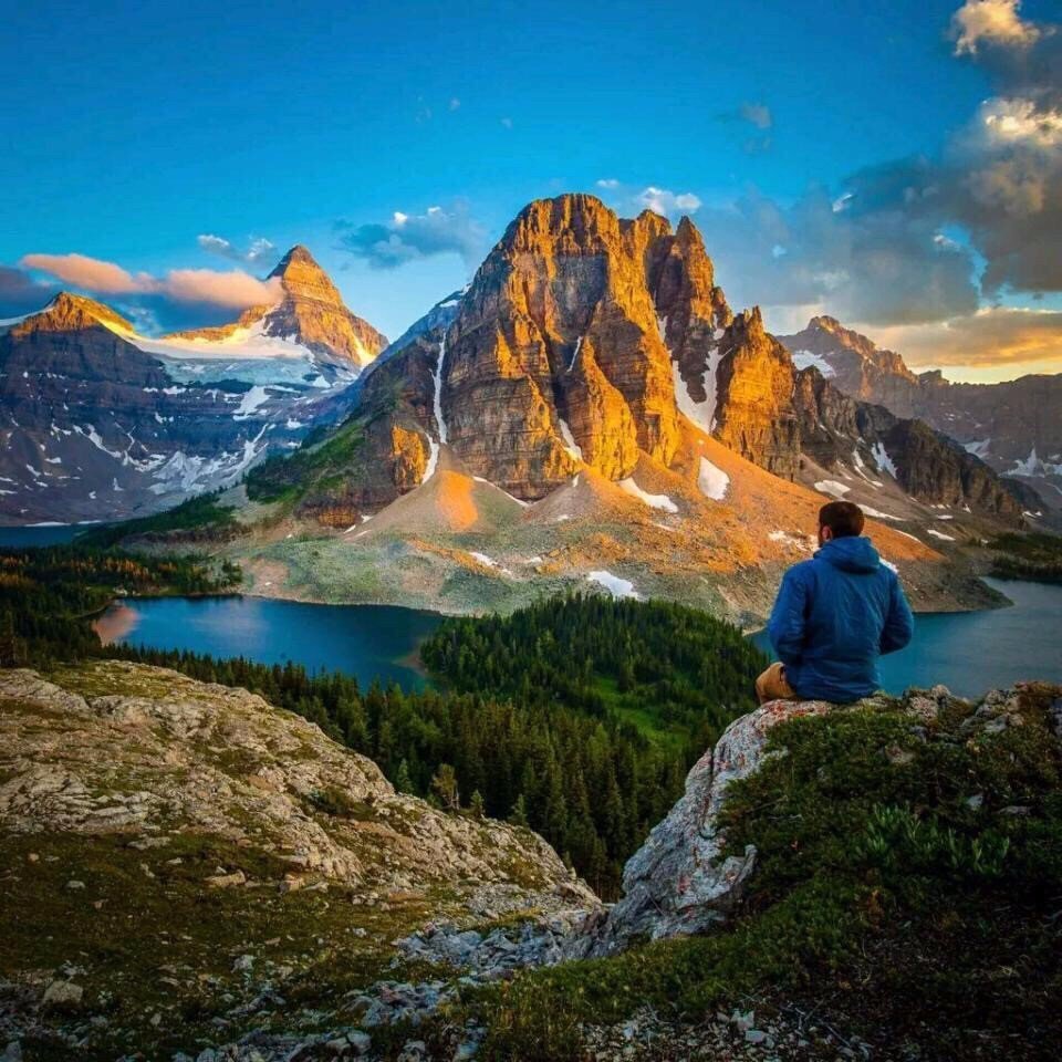 Красивые горы и человек