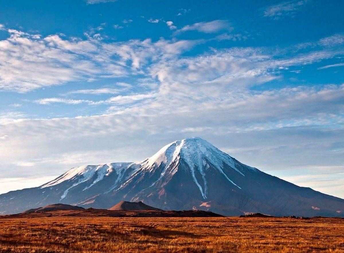 Вулкан Толбачик (острый и плоский)