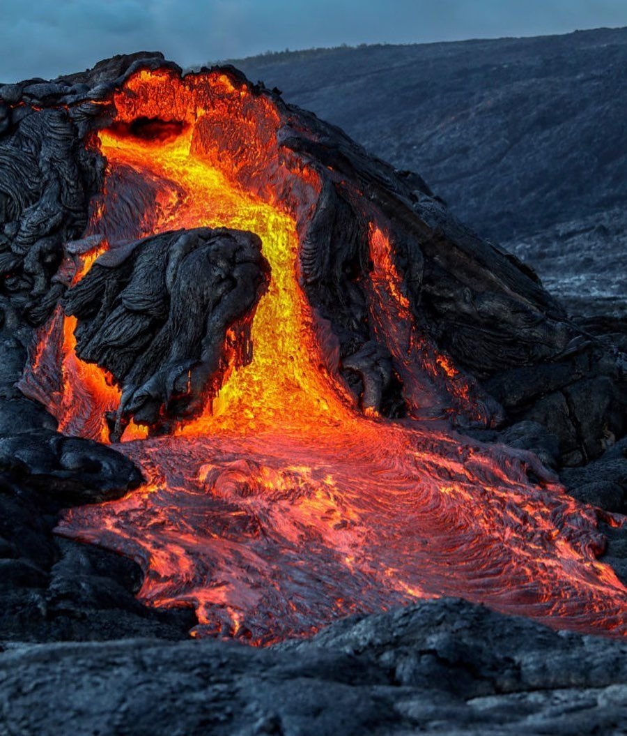 Вулкан лава