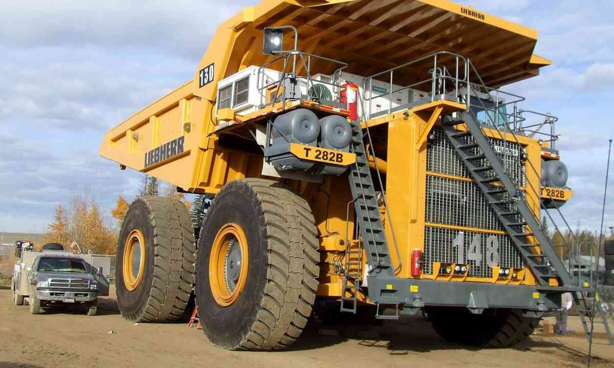 Карьерный самосвал Liebherr t282b