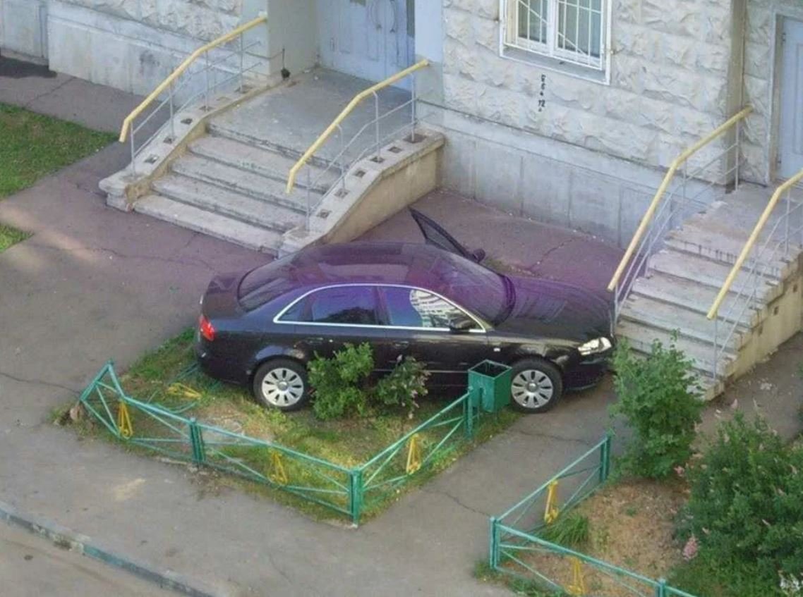 Машина под окном
