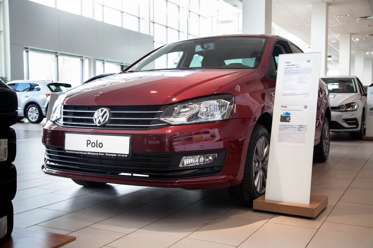 Volkswagen Polo в автосалоне
