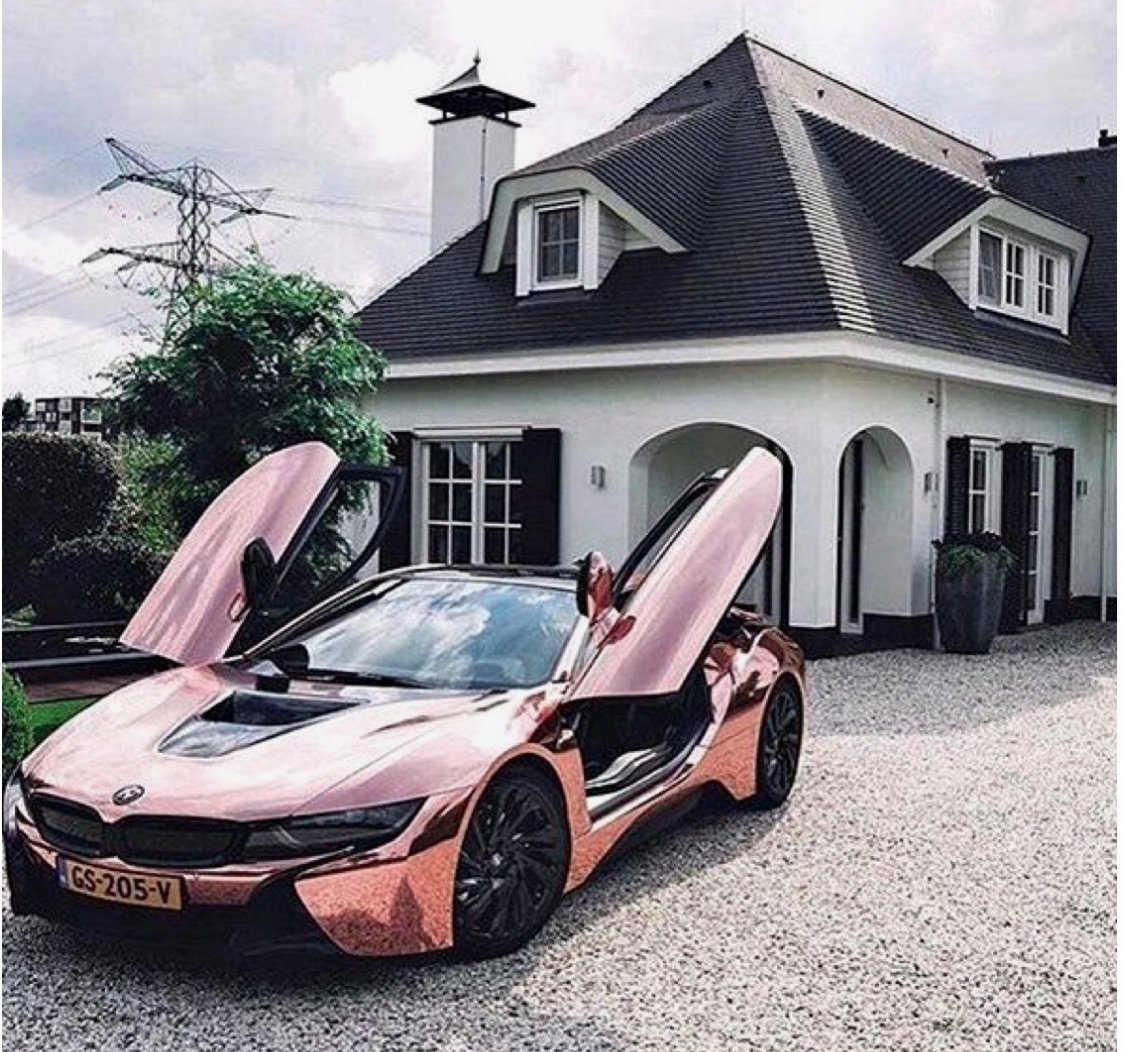 БМВ i8 розовая