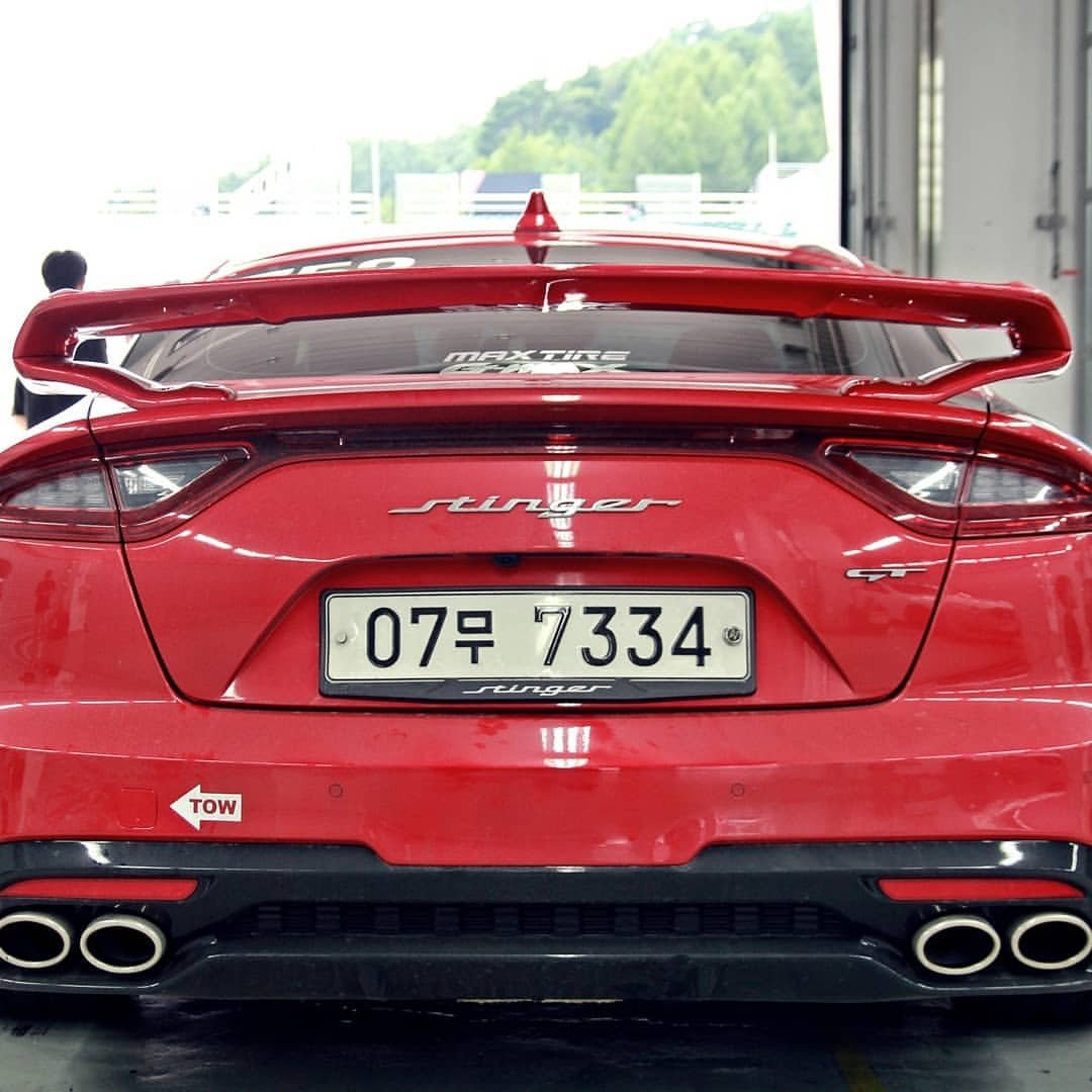 Kia Stinger сзади