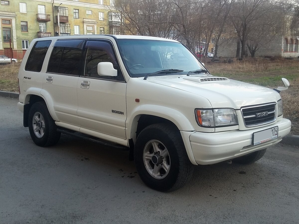 Isuzu Bighorn белый
