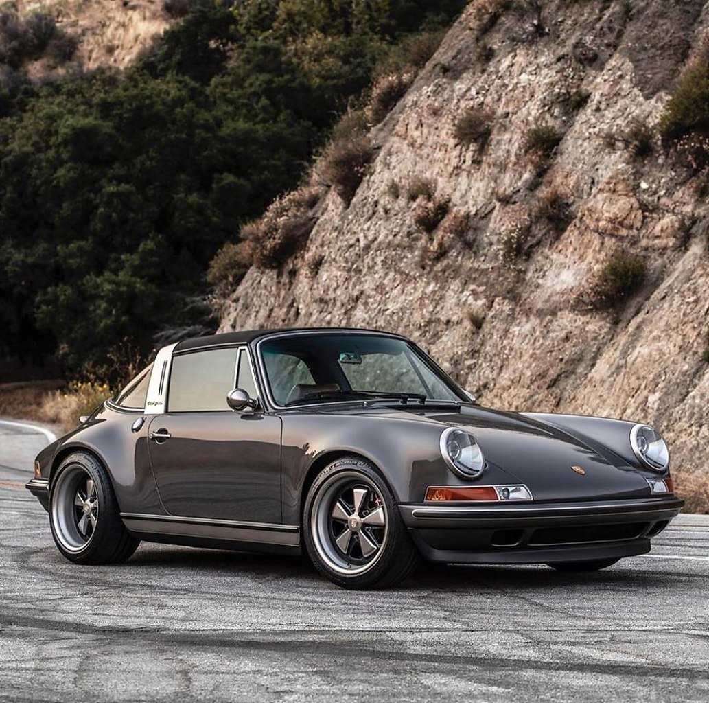 Porsche 964 Targa by Singer