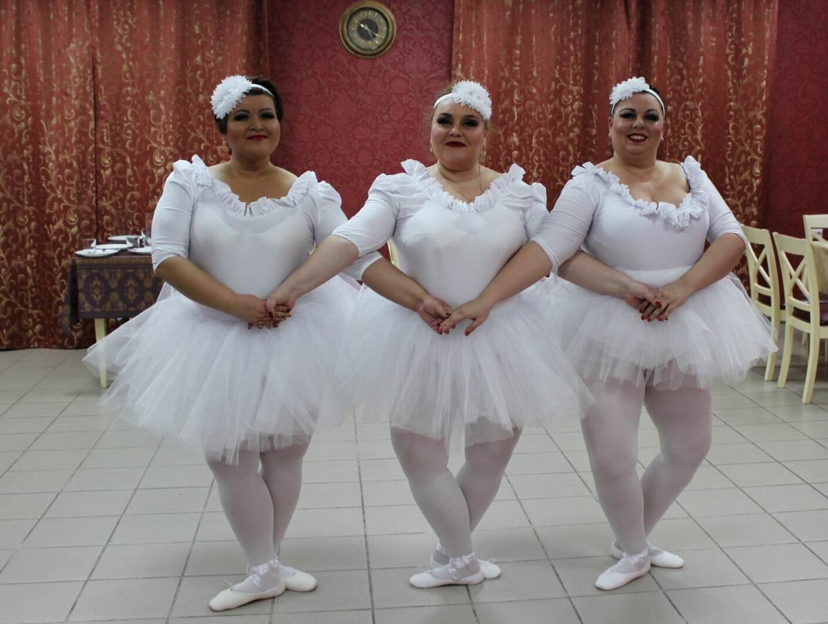 Толстая балерина в пачке