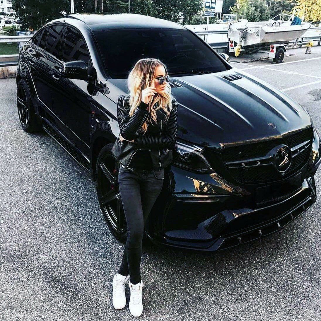 Мерседес CLS 63 AMG И девушки