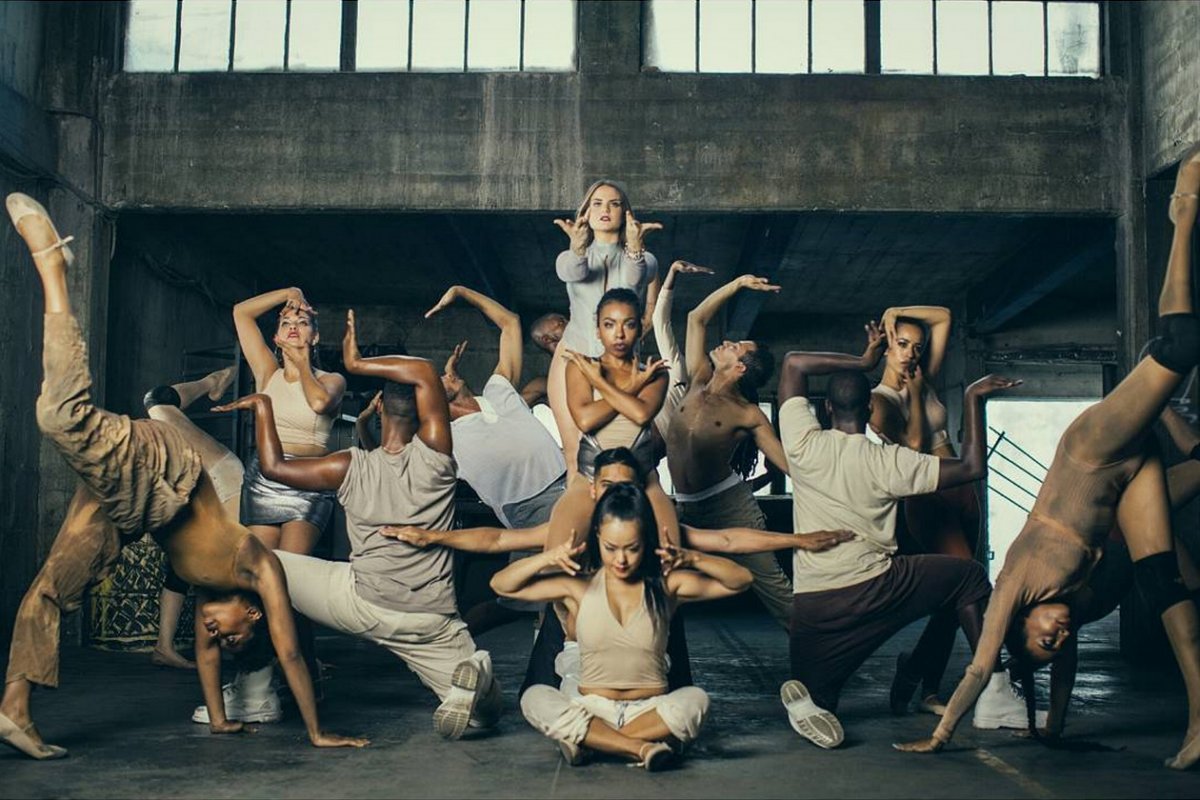 Современному танцу «Vogue»