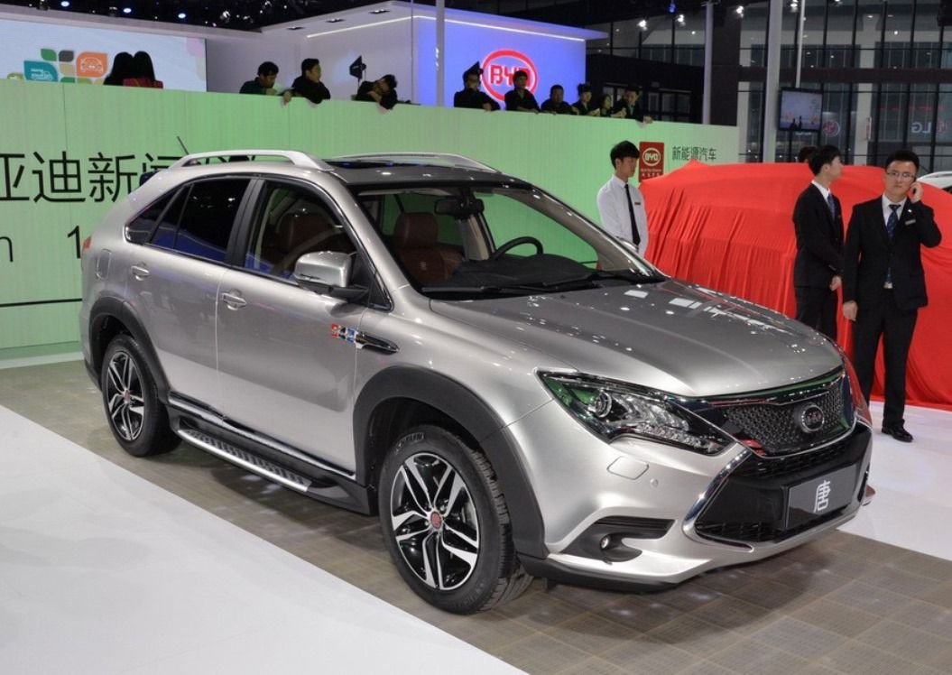 Кроссовер BYD Tang