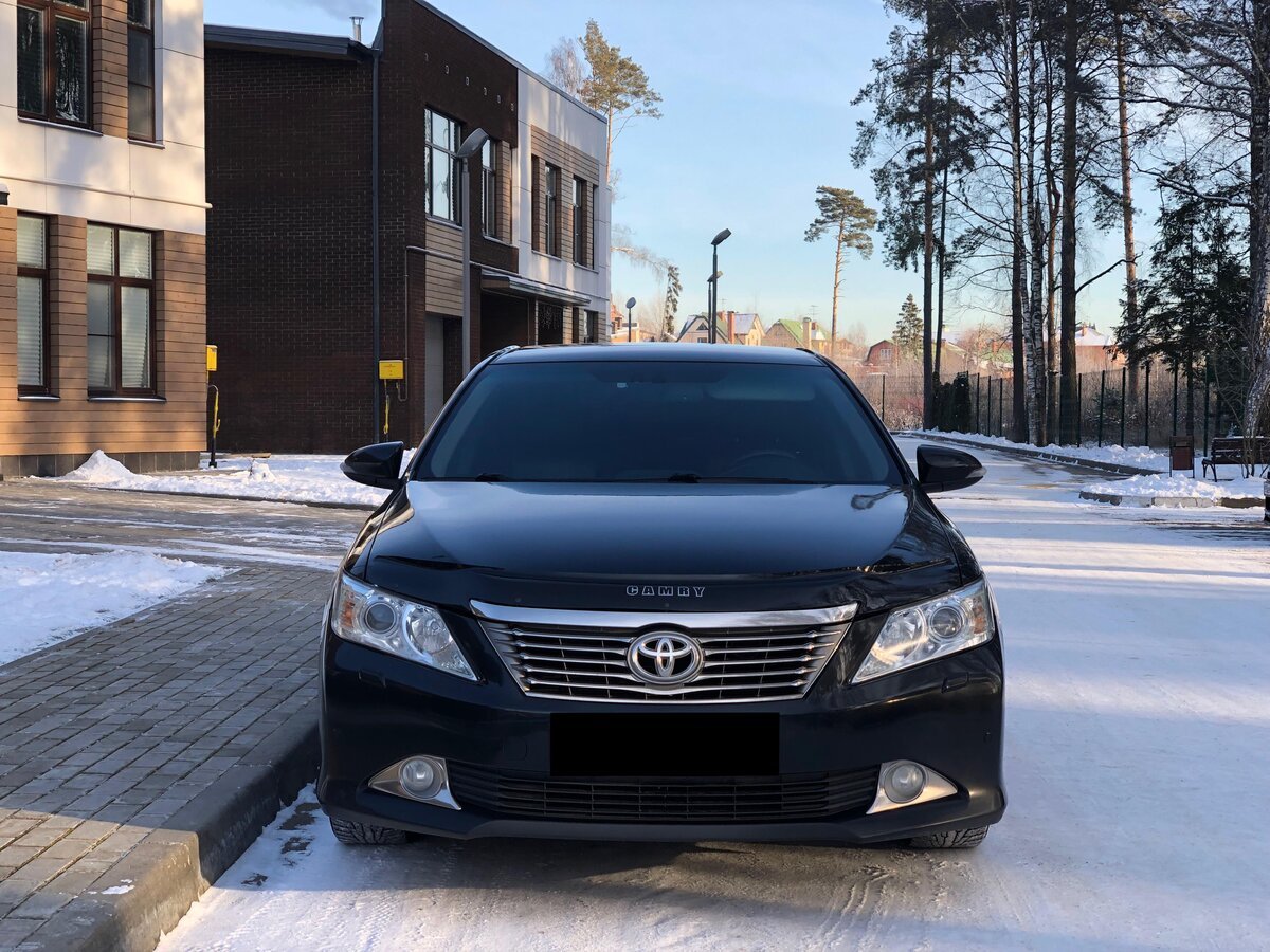 Toyota Camry 50 черная