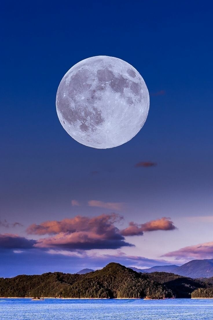 Красивая Луна